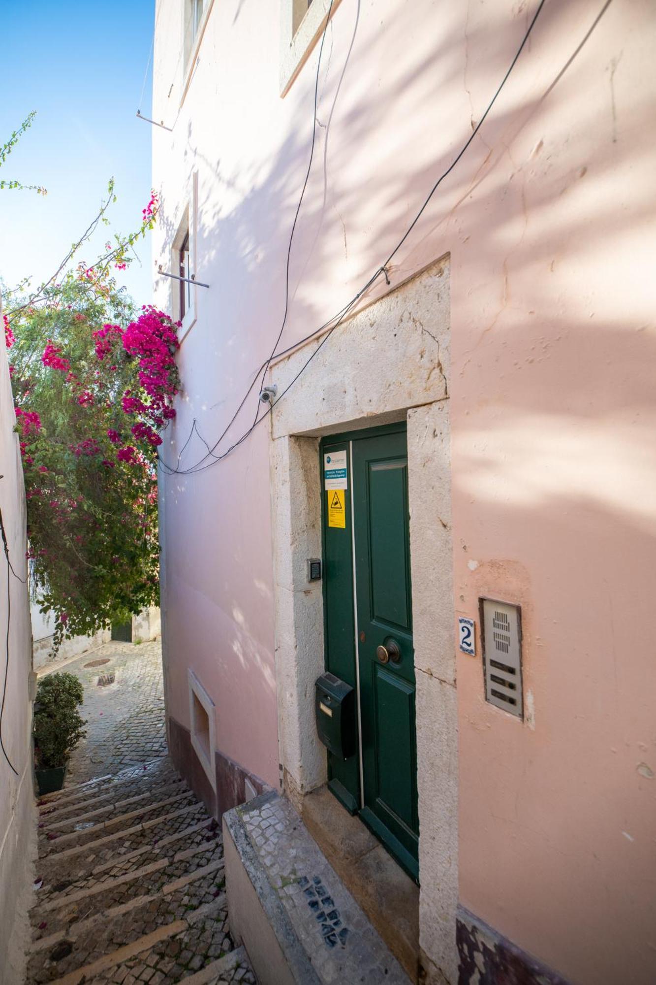 Alfama, The Heart Of Fado - Minutes From Tram 28 Apartment Lisbon