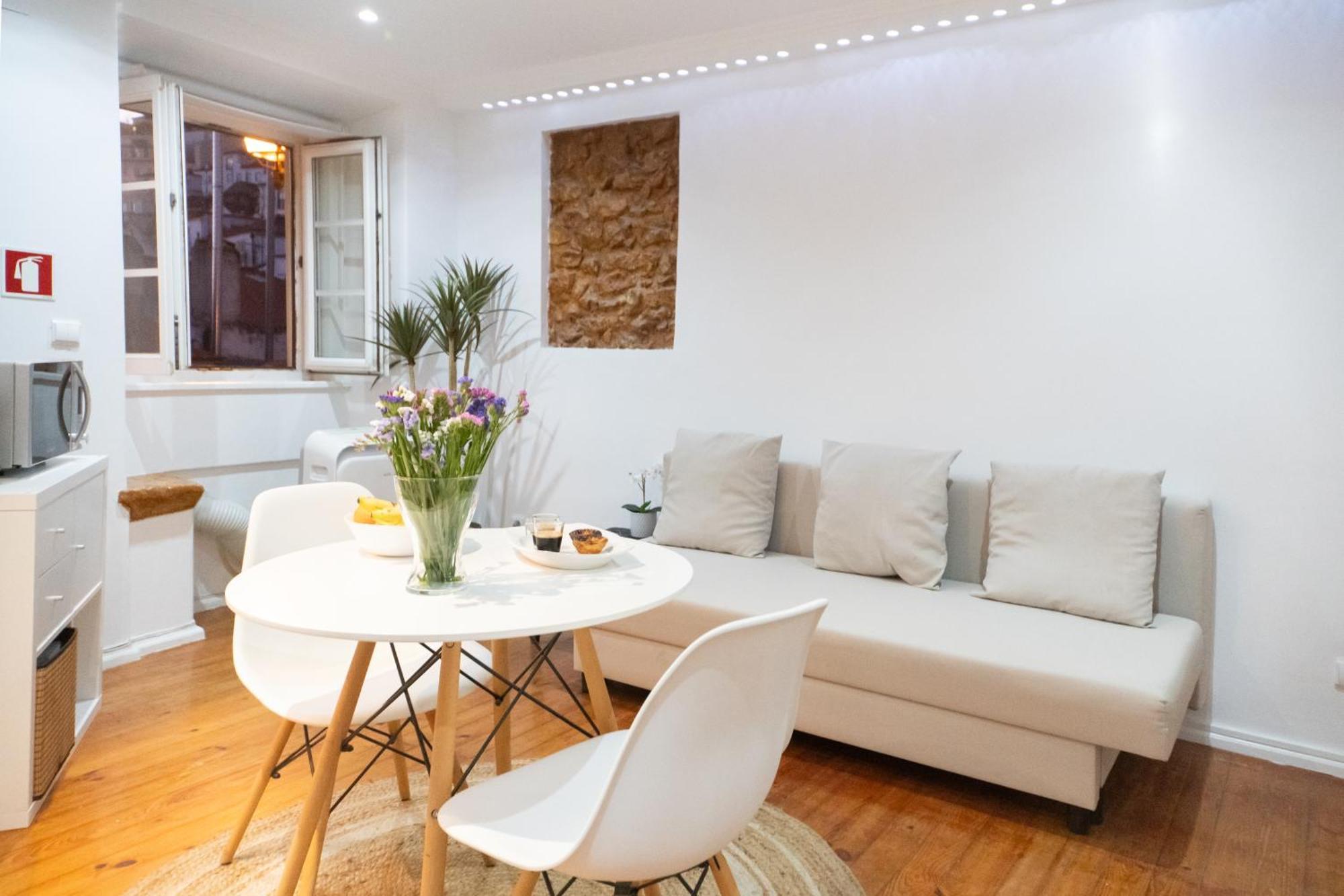 Apartment Alfama, The Heart Of Fado - Minutes From Tram 28